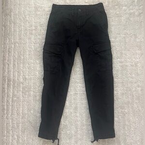 Men’s Slim Lived-In Black Cargo Pants